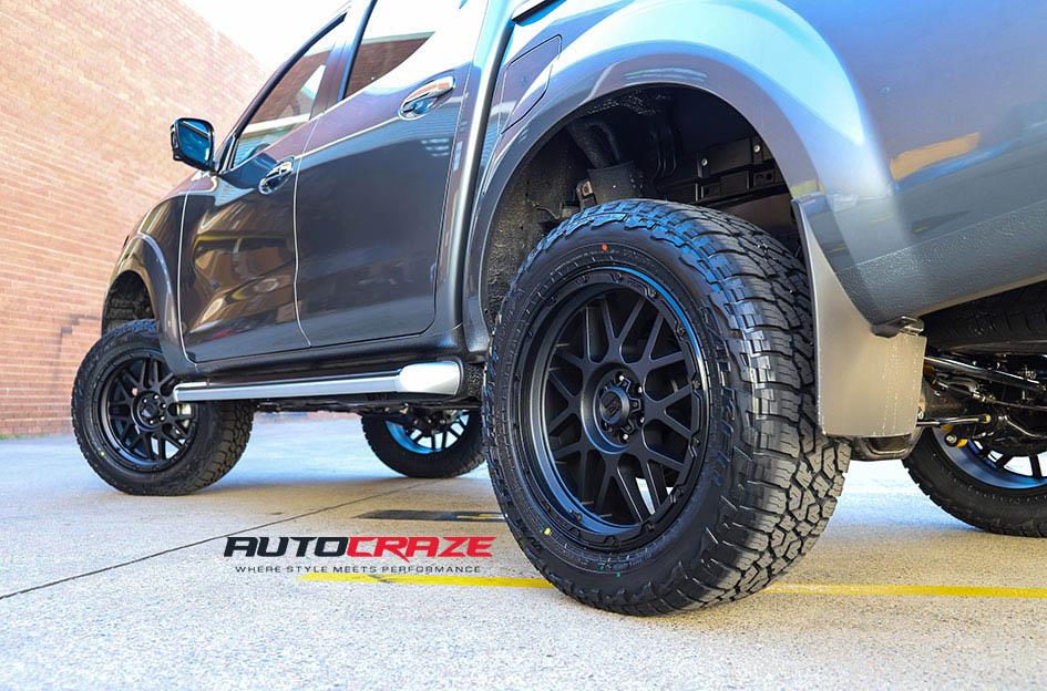 NISSAN NAVARA GRENADE OR MATTE BLACK